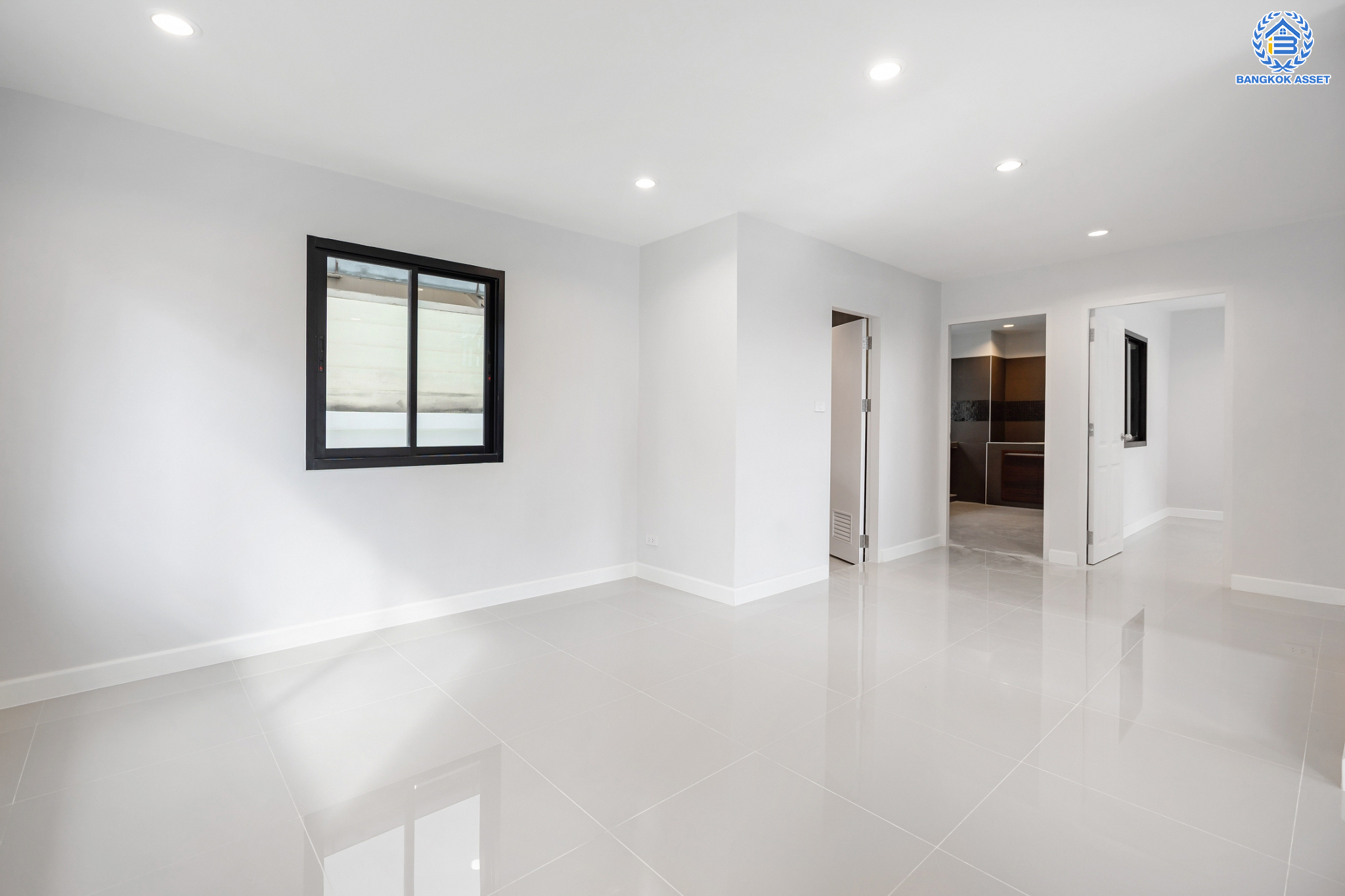 บ้านมือสองตกแต่งใหม่ ม.เพชรวัฒนะ เลียบคลองประปา บ้านเดี่ยว เนื้อที่ 50 ตร.ว. ฟังก์ชันพร้อม 3 ห้องนอน 3 ห้องน้ำ 1 ห้องอเนกประสงค์ จอดรถได้ 2 คัน บนทำเลเชื่อมต่อแจ้งวัฒนะ, ถนนศรีสมาน, ถนนสรงประภา เดินทางสะดวก ใกล้ทางด่วน "บางประอิน-ปากเกร็ด" และรถไฟฟ้าสายสีชมพู "สถานีศรีรัช"